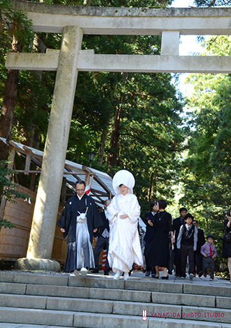 神社　鳥居　結婚式.jpg